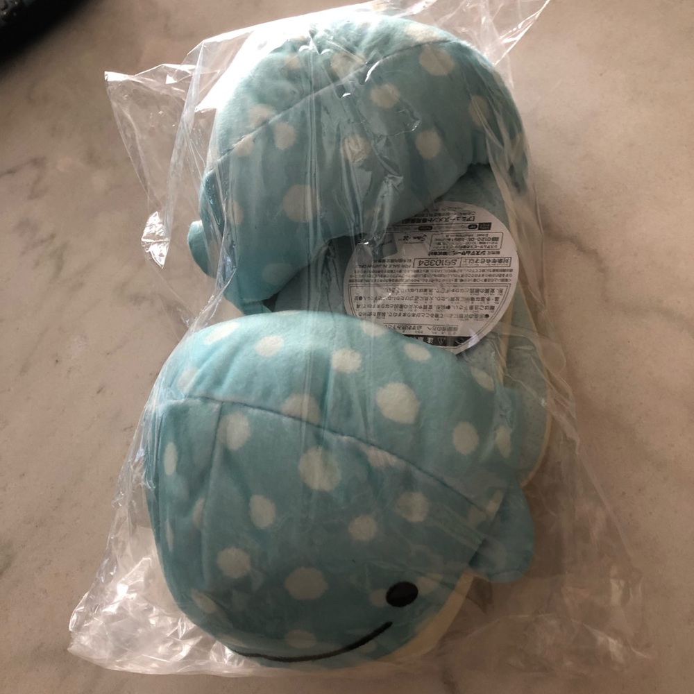 Toreba Jinbee slippers NWT✨